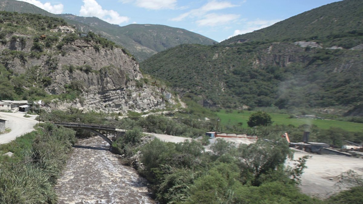 El antiguo Land Rover se precipitó a la quebrada del río Guayllabamba. Pilar Franco quedó a cargo de seis hijos: Pilar, María Victoria, María Rosa, Xavier, Milagros -mi madre- y José Luis.