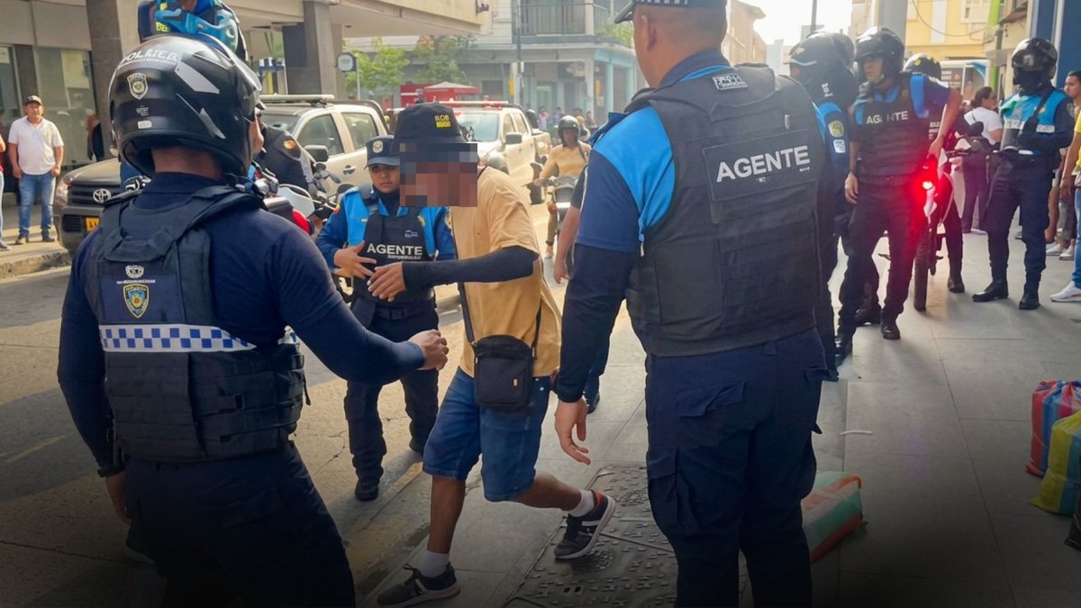 Agentes municipales denuncian agresiones durante controles a vendedores informales.