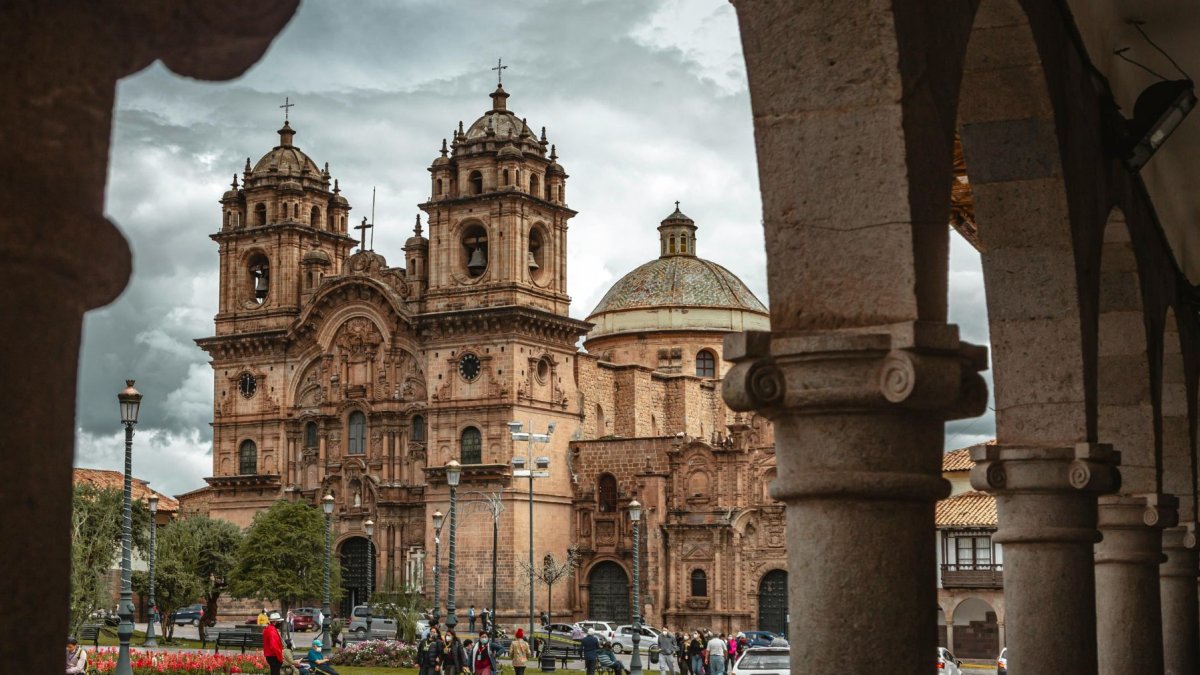 El maestro argentino Ramón Gutiérrez deja un legado de conservación del patrimonio y la historia de la arquitectura en Sudamérica y Ecuador.