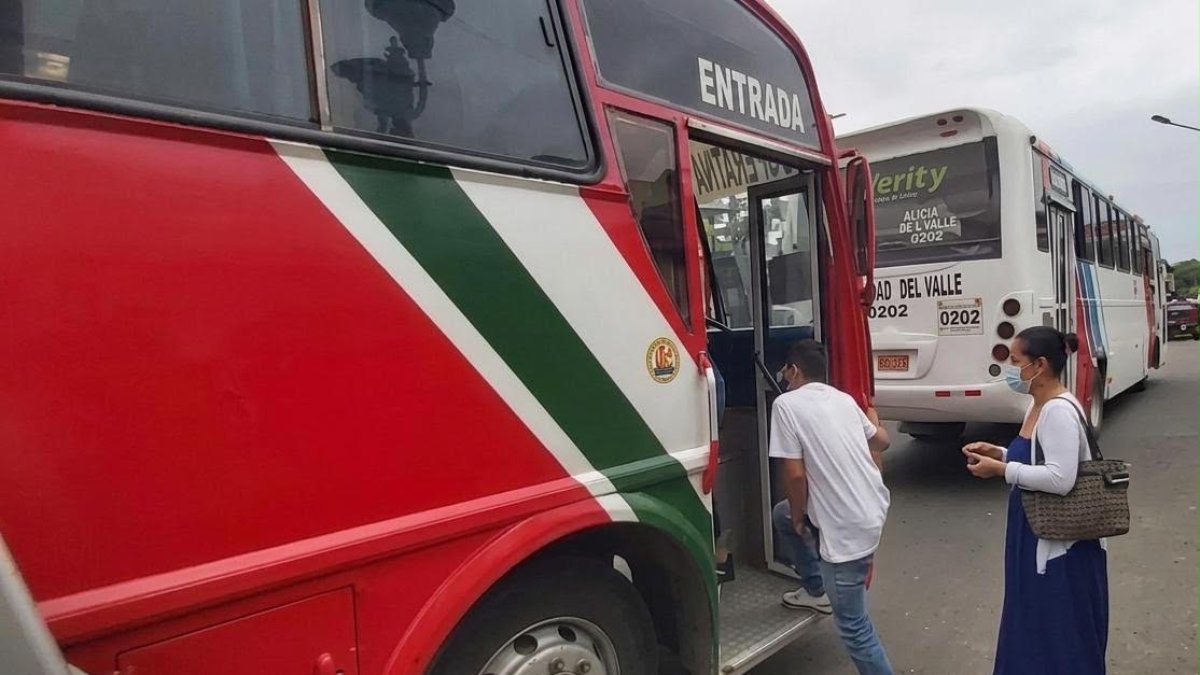 El pasaje del bus urbano se incrementó a 0.50 centavos en Portoviejo, capital provincial de Manabí
