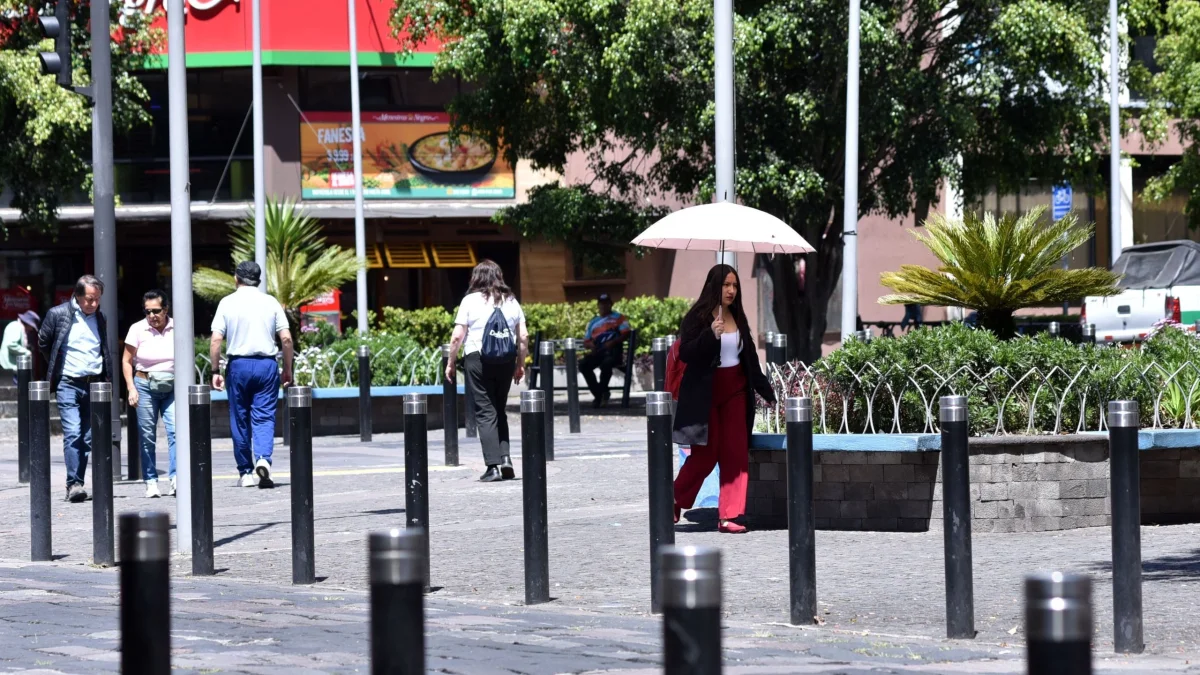 Se considera que existe una ola de calor cuando la temperatura máxima supera los 23 °C durante al menos dos días consecutivos.