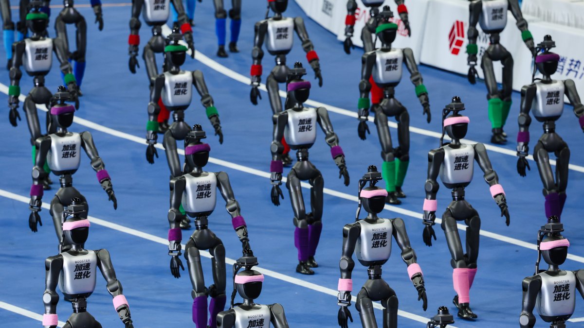 Miles de robts humanoides cumplieron con el desfile protocolario de unos Juegos que por segunda edición tuvo un crecimiento de participantes del 60 por ciento.