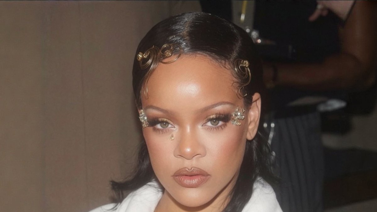 Rihanna las reinterpreta con un acabado más suave a diferencia de los años 90s.