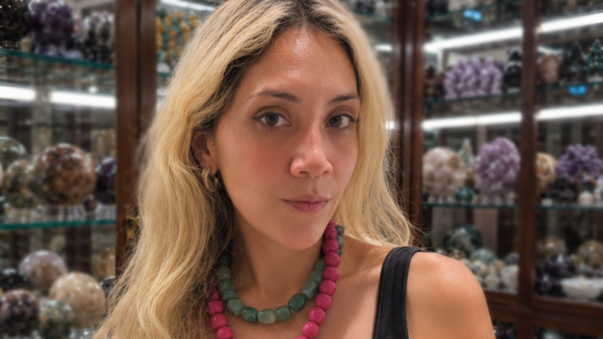 Los vi en redes y los probé: llevé el collar chunky estilo bola de chicle, en versión tagua, combinado con uno de jade.