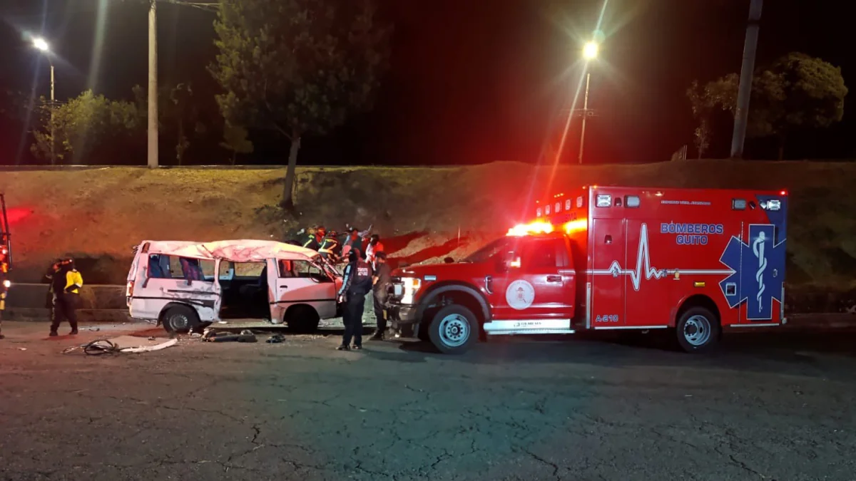 El siniestro ocurrió en la av. Simón Bolívar, en el sector de la Loma de Puengasí.