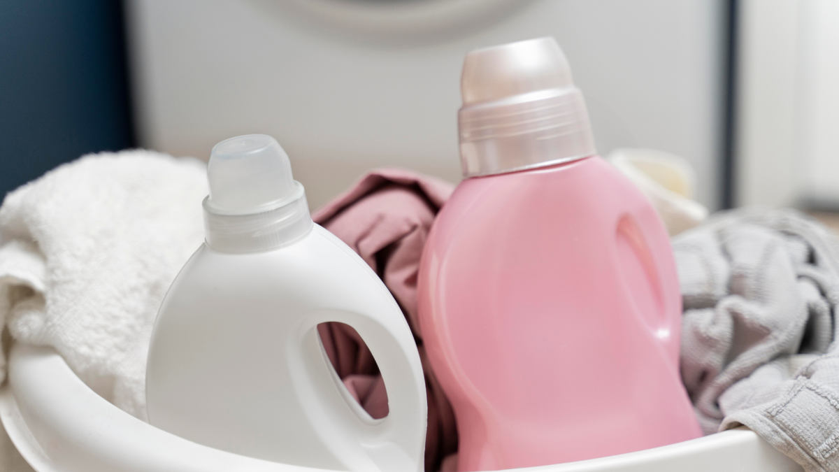 Amplia oferta de detergentes hay en tiendas y supermercados de Ecuador, donde predominan los aromas floral y de limón.