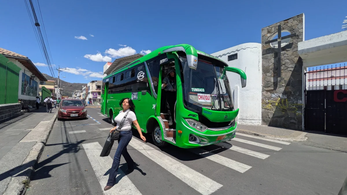 La ruta funciona desde el barrio Chiviquí hasta el parque central de Tumbaco y viceversa. Los pasajeros aseguran que no se cumplen las frecuencias.