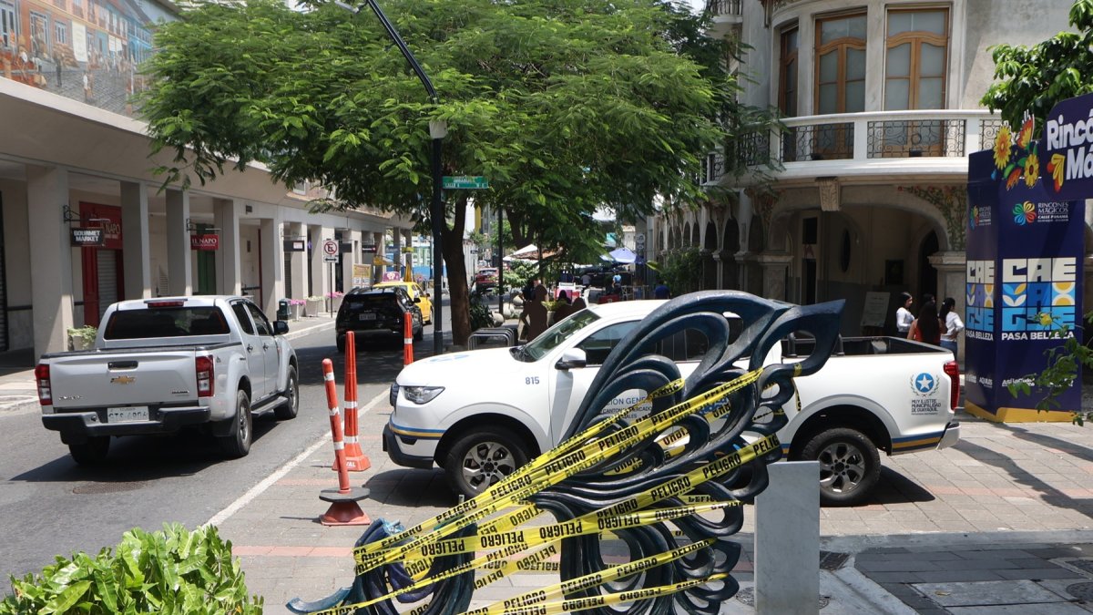 Una escultura de la calle Panamá, en el centro, registra daños, mientras expertos plantean diversificar las propuestas en la zona.