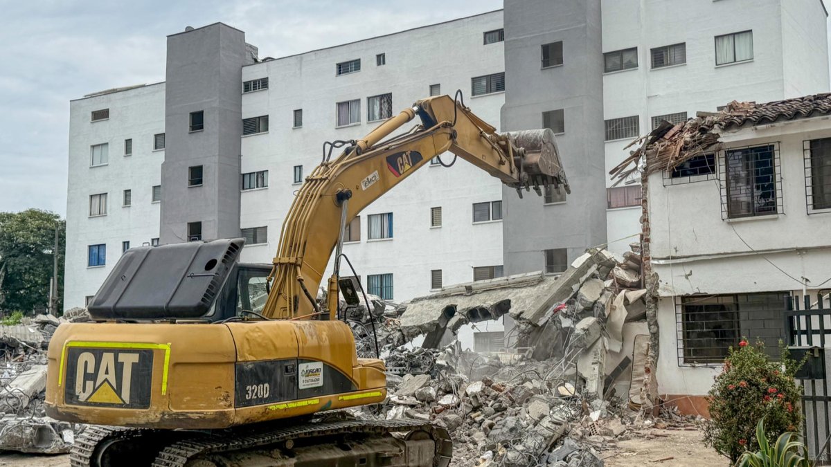 Entre escombros y recuerdos, Cali (Colombia) comienza su reconstrucción tras el terremoto.