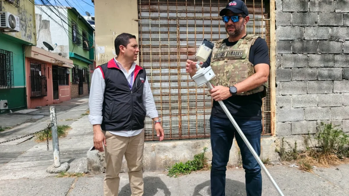 Algunas de las cámaras que fueron este 24 de agosto retiradas estaban colocadas en puntos elevados para captar calles e intersecciones de los barrios intervenidos.