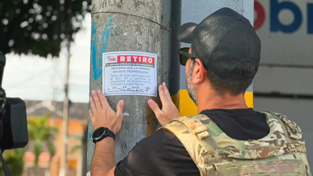 El ECU 911 colocó sellos en los puntos donde fueron retiradas las cámaras para informar sobre el procedimiento y la posibilidad de recuperarlas.