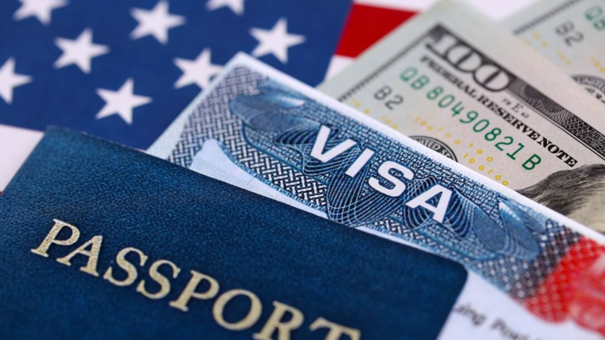 Visa H-1B en EE. UU. podrían tener una nueva tarifa que afectaría a profesionales ecuatorianos.