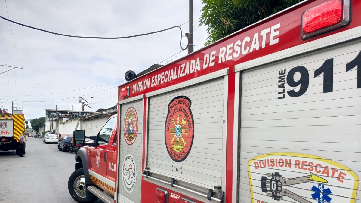 Personal del Cuerpo de Bomberos atendió la emergencia registrada en una empresa del km 7.5 de la vía a Daule, en Guayaquil.