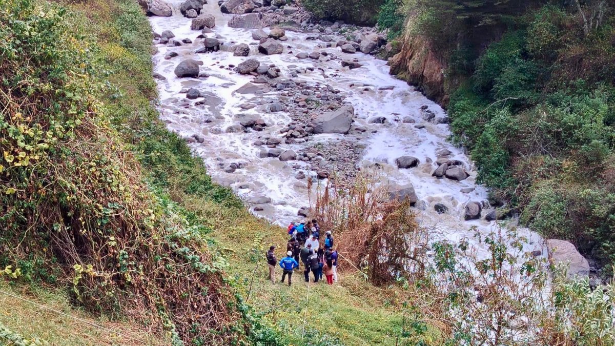 Tras 37 días de búsqueda, los restos de Lizeth Bunshi fueron encontrados a orillas del río Machángara, en Guápulo, Quito.
