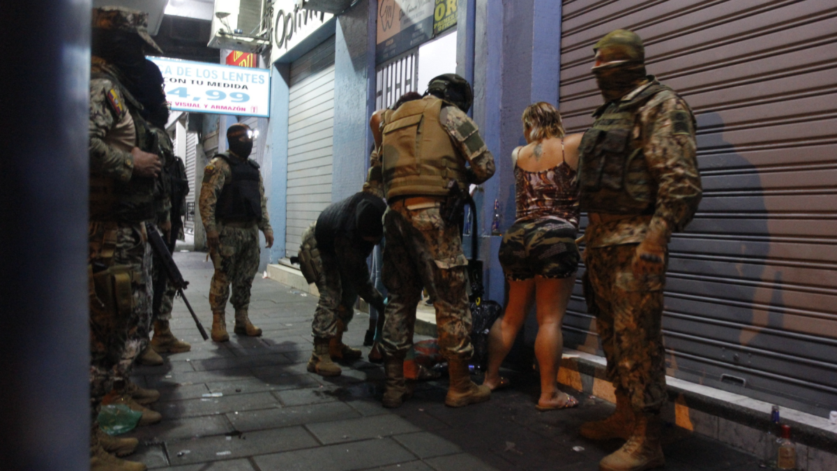 Militares realizan operativos en zonas urbanas sin estado de excepción.”