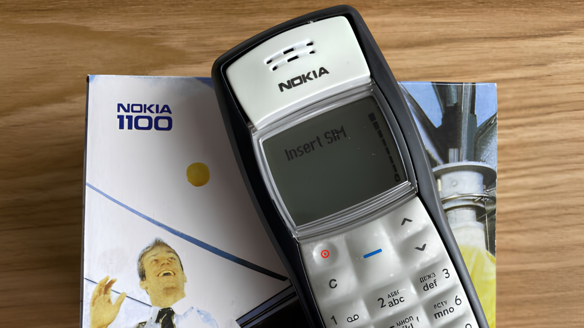 El histórico celular Nokia 1100 es uno de los modelos más vendidos de la historia y sirve de inspiración para la nueva generación de teléfonos básicos.