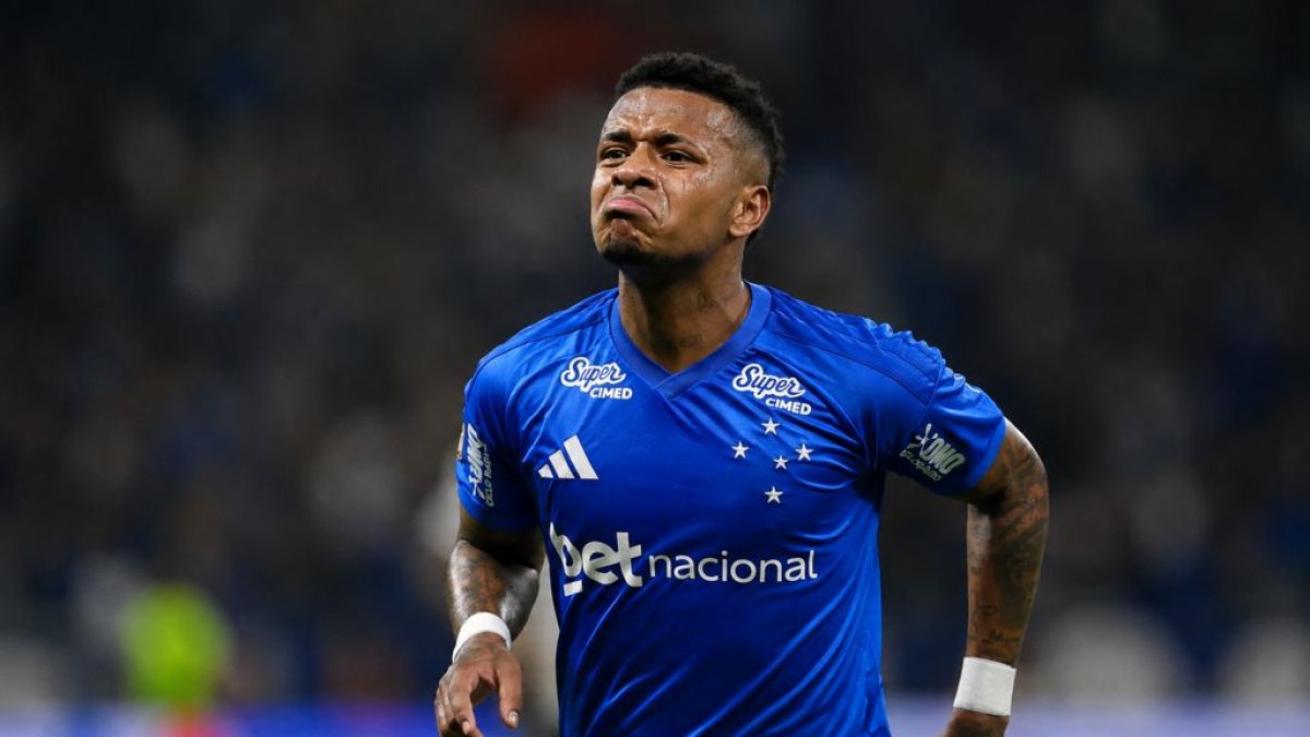 Keny Arroyo celebra su golazo con Cruzeiro ante Atlético Mineiro por la Copa de Brasil.