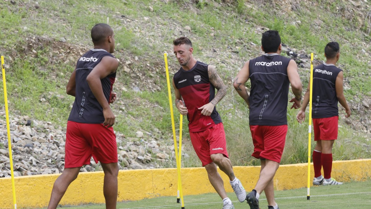 Damián Díaz (c) cumplirá su tercer ciclo con Barcelona SC.