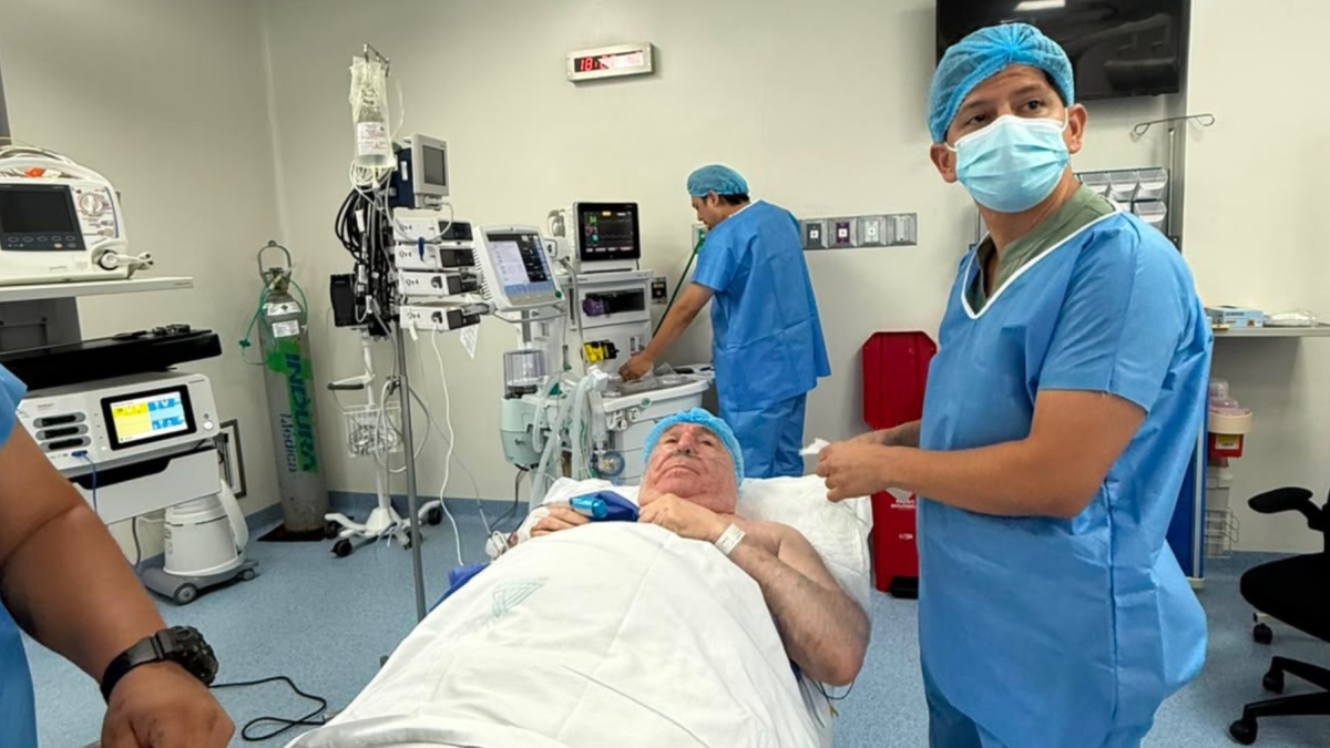 Abdalá Bucaram fue intervenido quirúrgicamente.