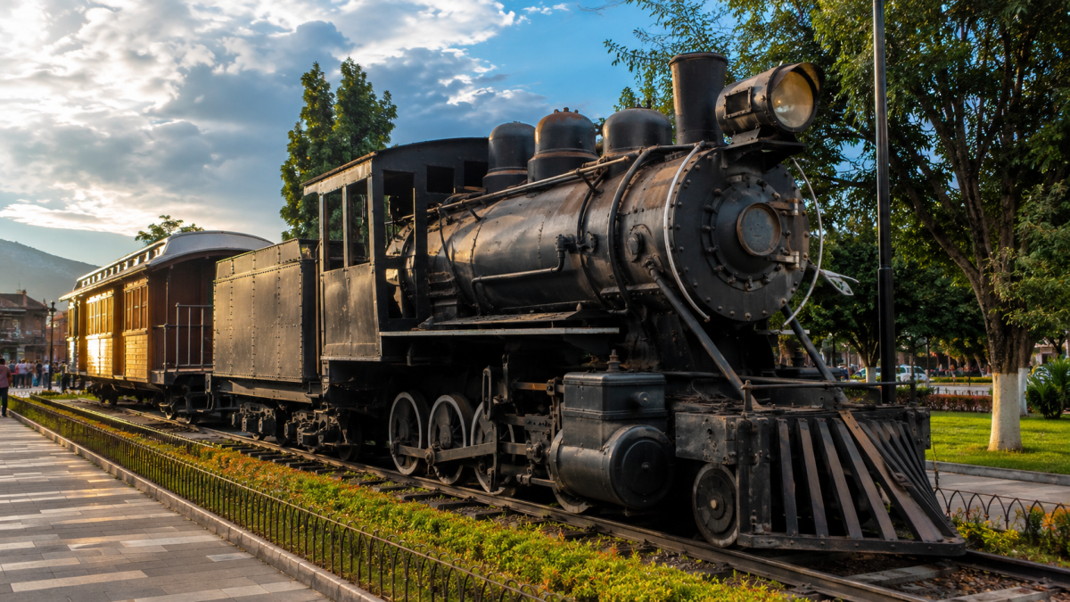 La locomotora a vapor No. 14 regresó a Cuenca después de permanecer 22 años en Durán y ahora forma parte del patrimonio ferroviario de la ciudad.
