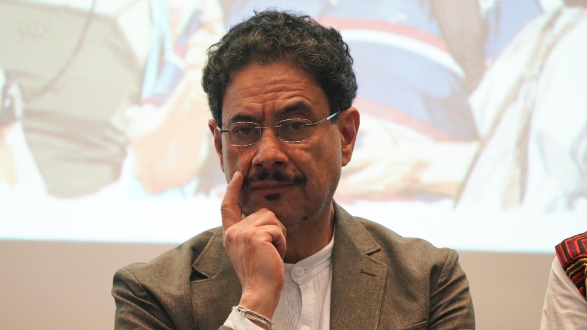 El senador Iván Cepeda asiste a la presentación del