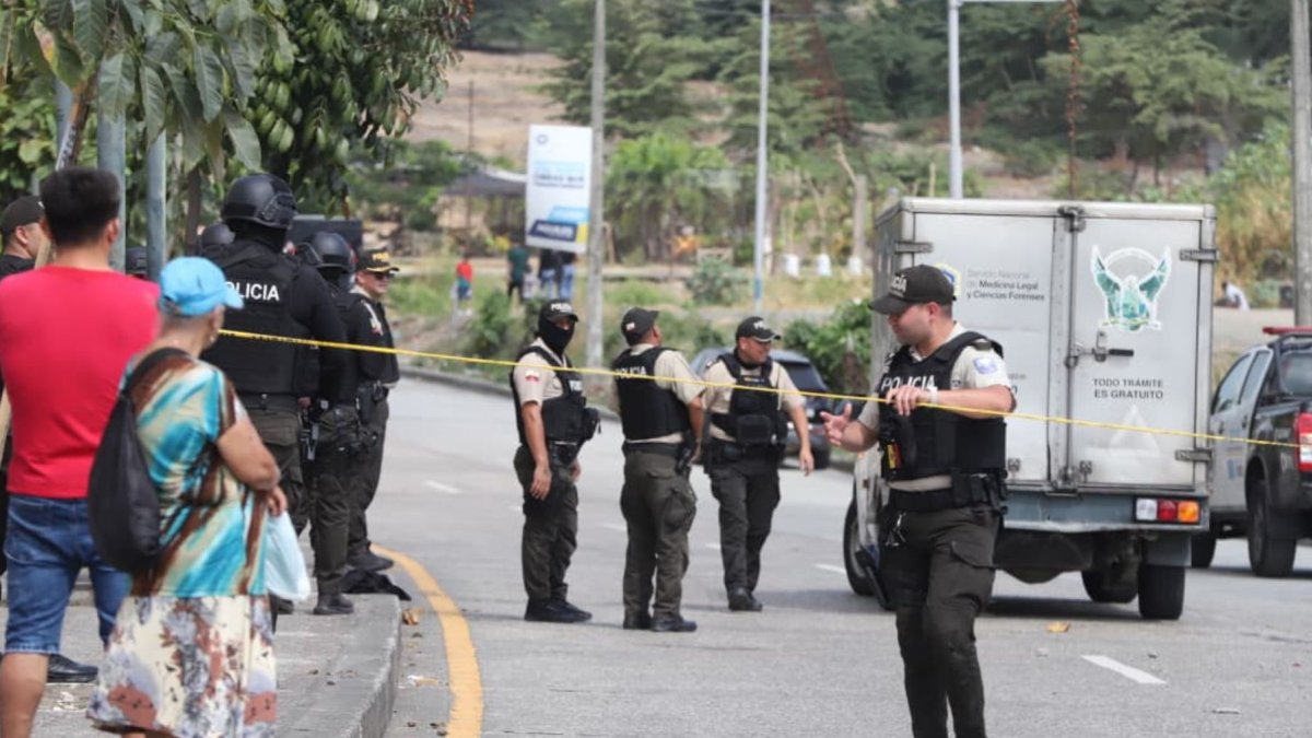 Atacan a tiros a varias personas junto a cementerio