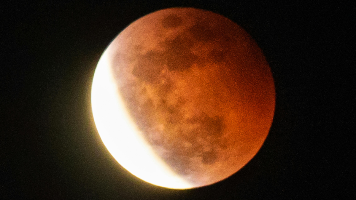 Referencial. Eclipse lunar se podrá observar en Ecuador.