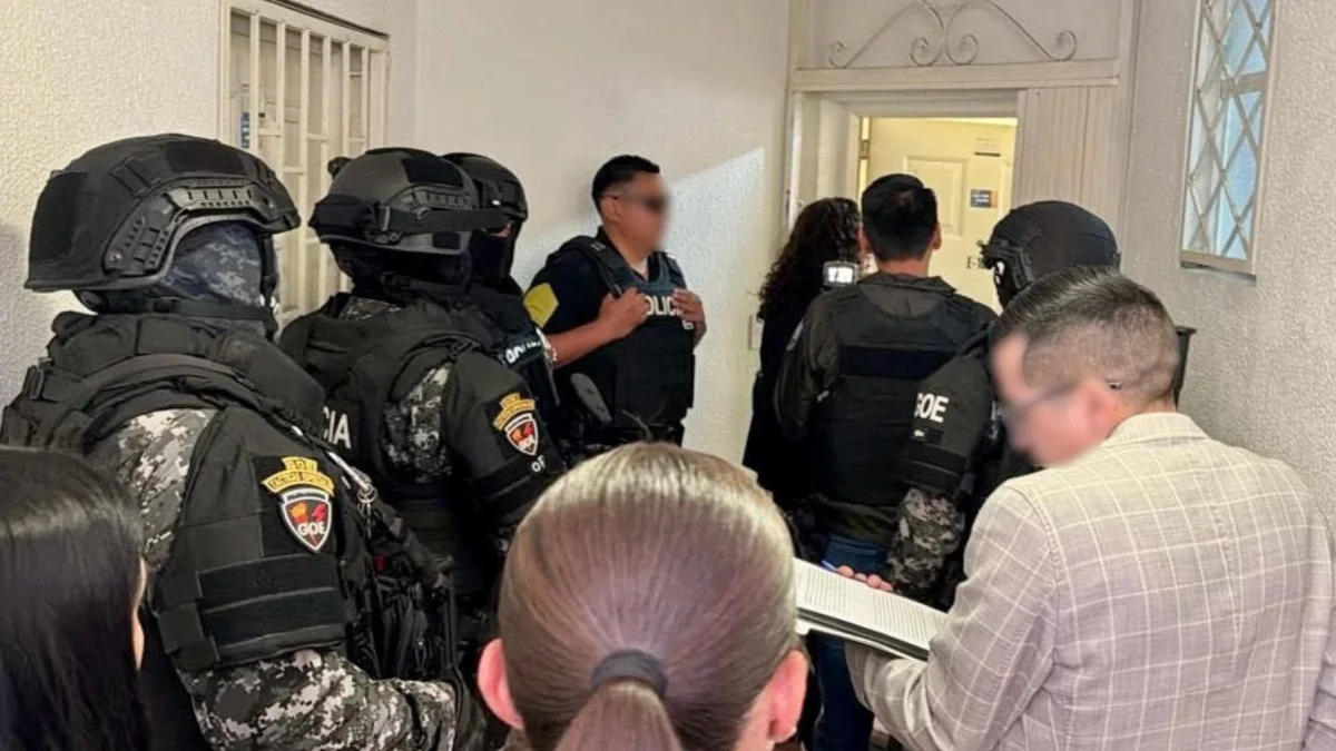 El operativo incluyó allanamientos en una unidad policial y en el domicilio del uniformado investigado por los supuestos cobros.
