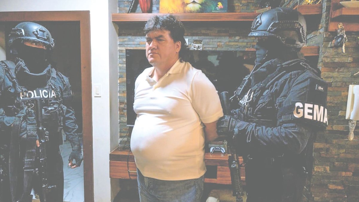 El exalcalde de Camilo Ponce Enríquez está procesado por delitos relacionados con minería ilegal y explosivos.