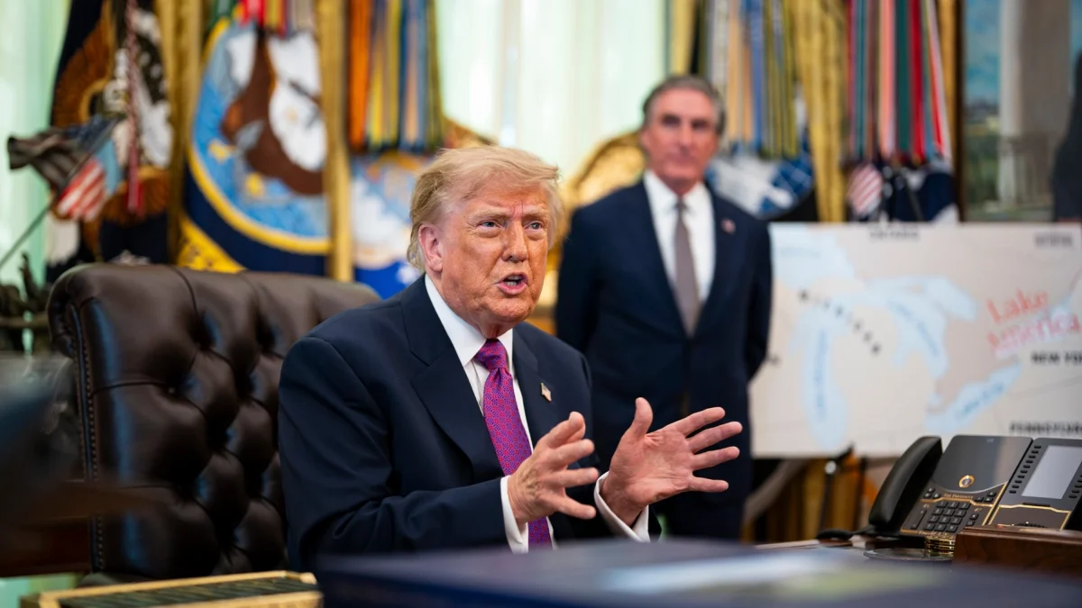El presidente Donald Trump en su despacho en la Casa Blanca.