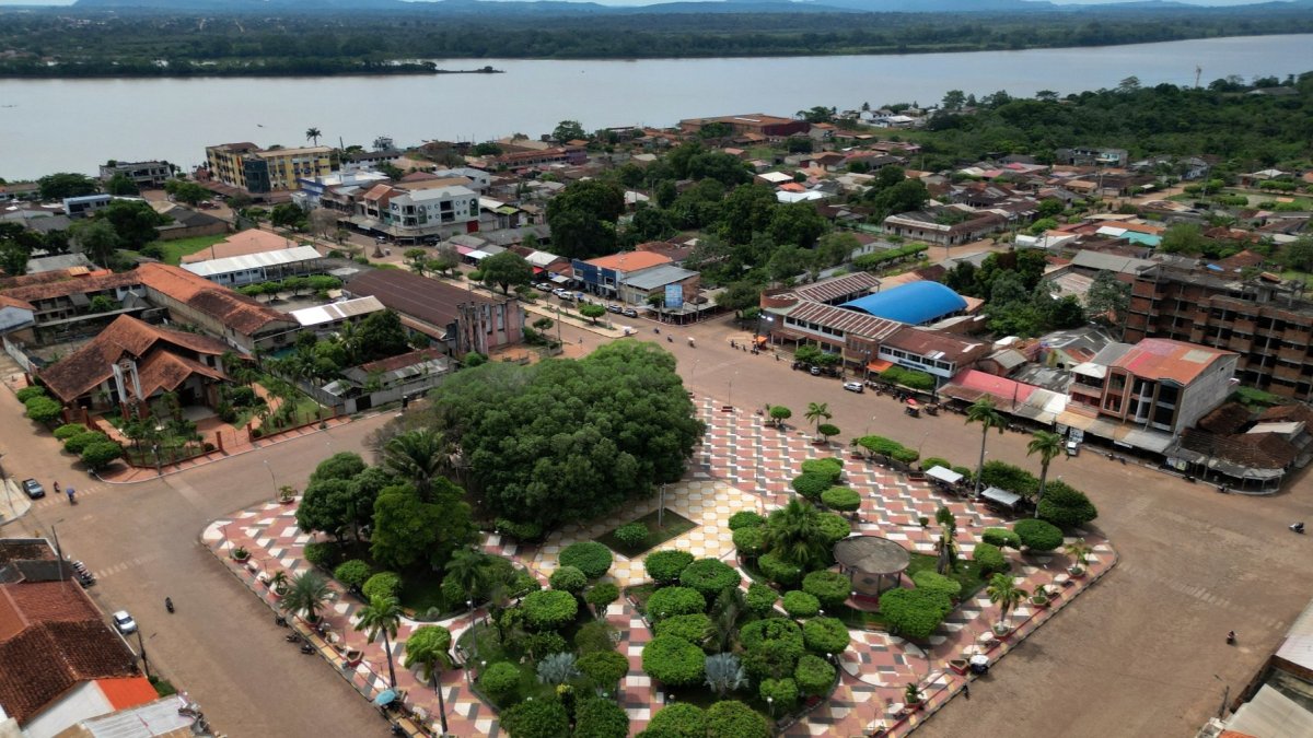 Vista aérea del parque Hernán Roca Casanovas en Guayaramerín, en la frontera entre Bolivia y Brasil, departamento de El Beni, Bolivia, el 12 de agosto de 2026.