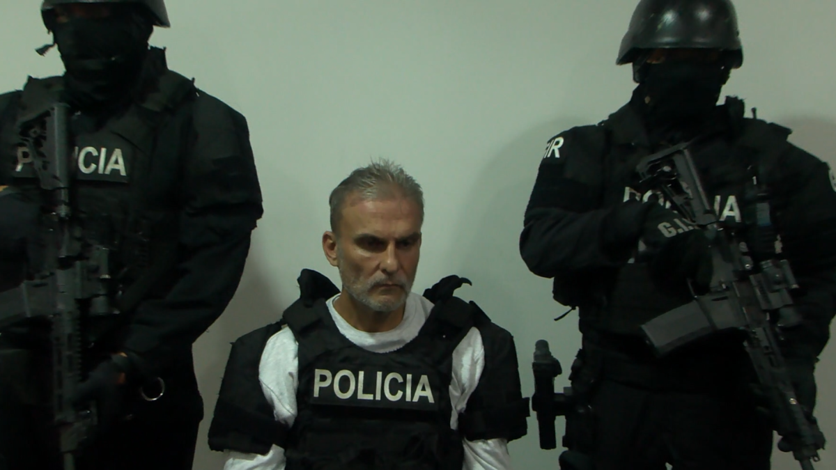 José Serrano llegó a Guayaquil para después ser trasladado a la Cárcel del Encuentro en Santa Elena.