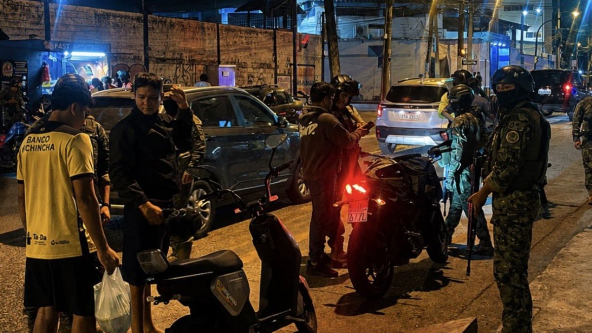 Operativo de control a motociclistas en Guayaquil.