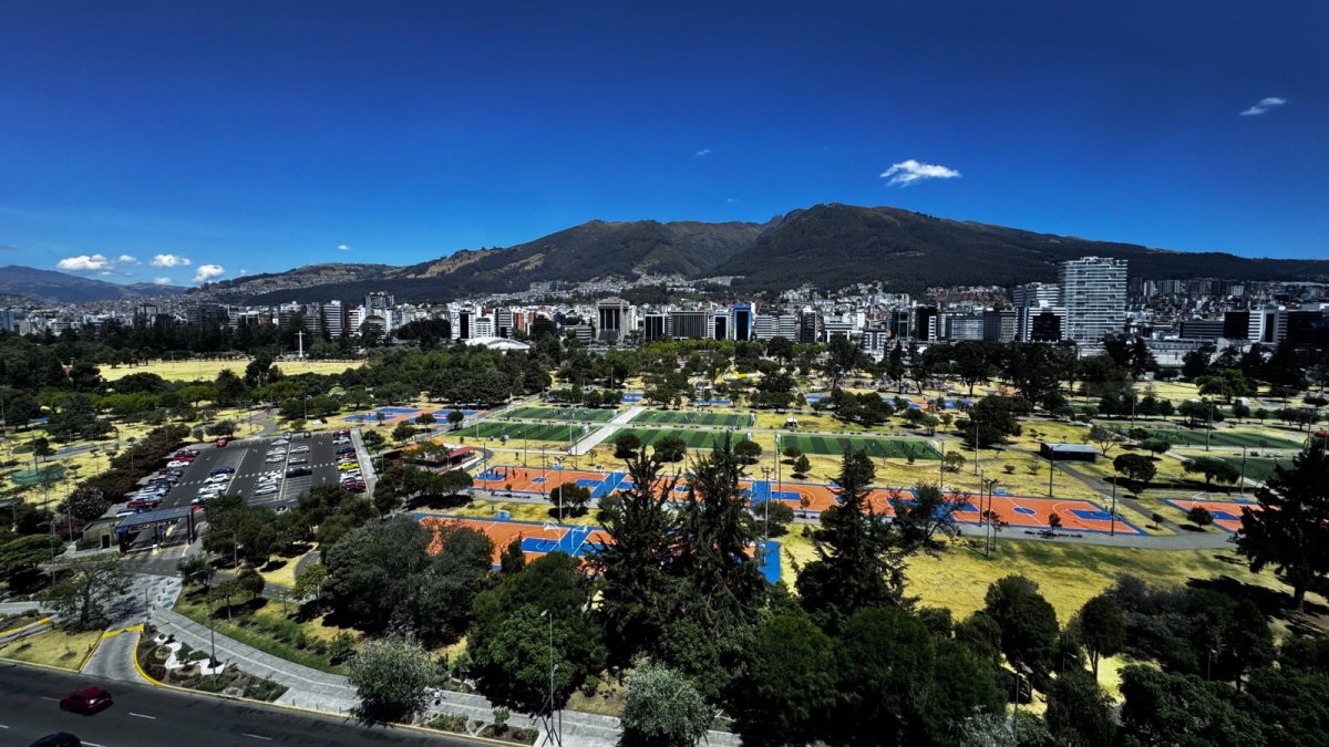 La Carolina reúne áreas verdes, espacios deportivos y zonas recreativas que reciben miles de visitantes durante cada mes en Quito.