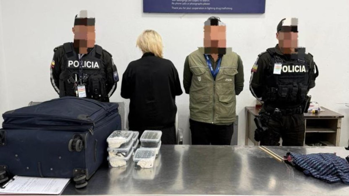 La ciudadana rusa Olga K. fue detenida en Quito mientras presuntamente intentaba salir del país con 32 iguanas marinas de Galápagos.