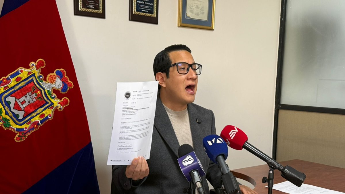 El concejal Andrés Campaña presentó el informe de Contraloría sobre la compra de seis camiones recolectores de basura adquiridos por Emaseo.