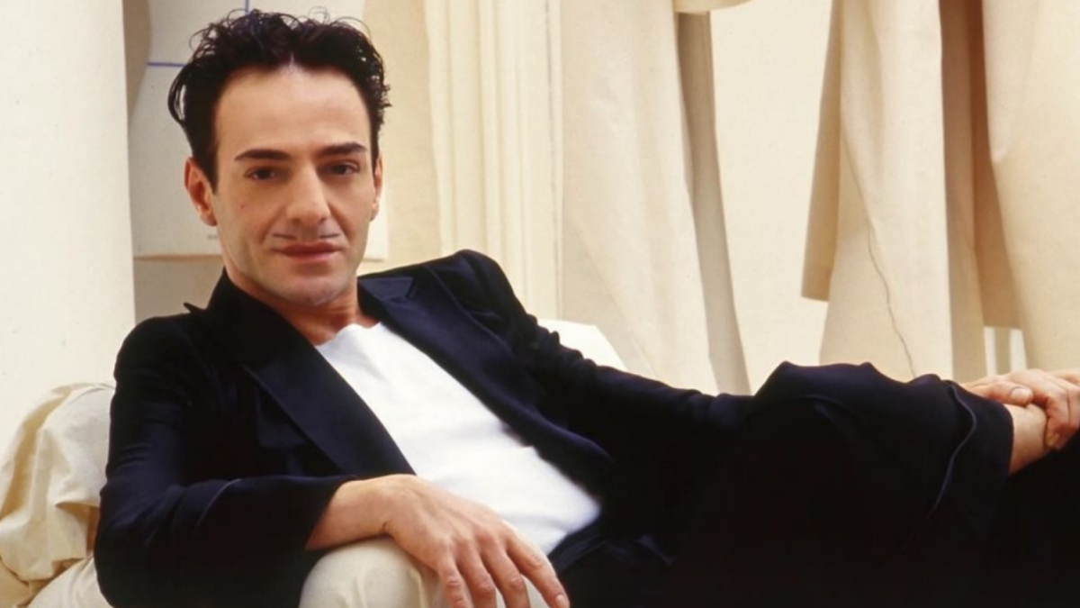 En su cuenta de Instagram, el diseñador John Galliano asume la responsabilidad por el daño causado con sus palabras a comunidades judías y asiáticas.