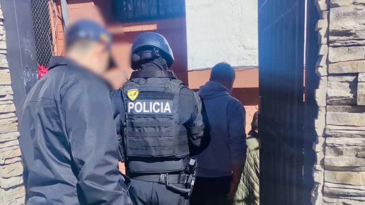 El ministro del Interior informó el 9 de julio sobre cinco detenidos por su presunta vinculación con el asesinato de un gerente financiero universitario.