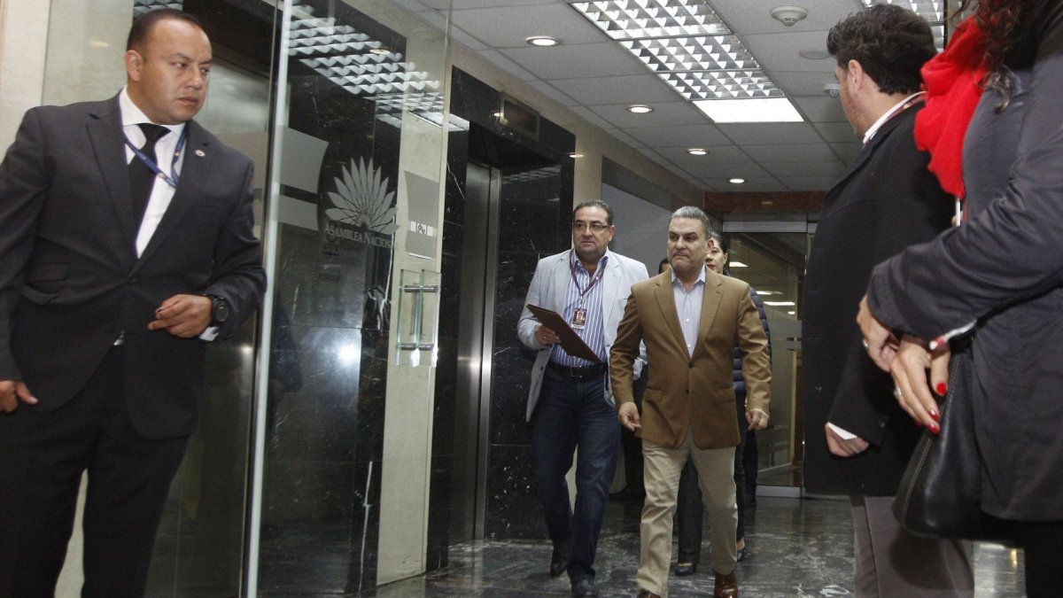 Familia de José Serrano rechaza acusaciones antes del fallo por caso Villavicencio en Ecuador.