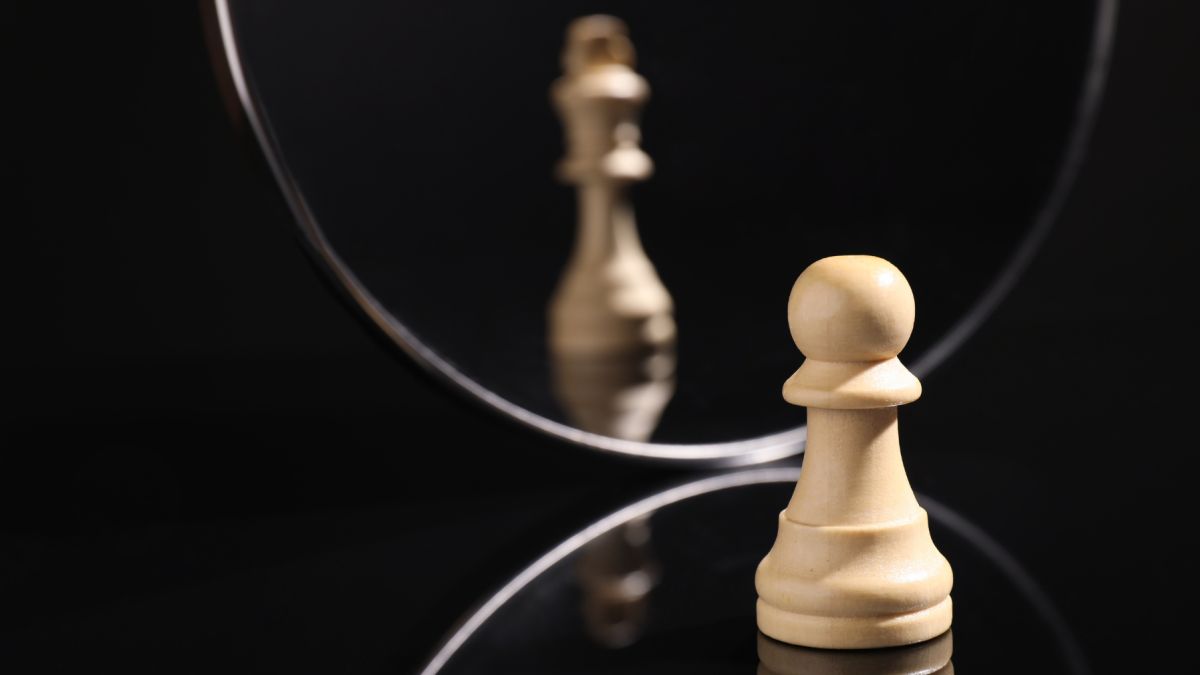El ego puede ser una fuente de confianza, pero también convertirse en egocentrismo cuando domina las decisiones.