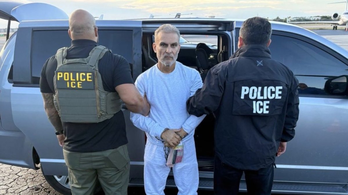 José Serrano fue deportado desde Estados Unidos y trasladado a Ecuador bajo custodia.