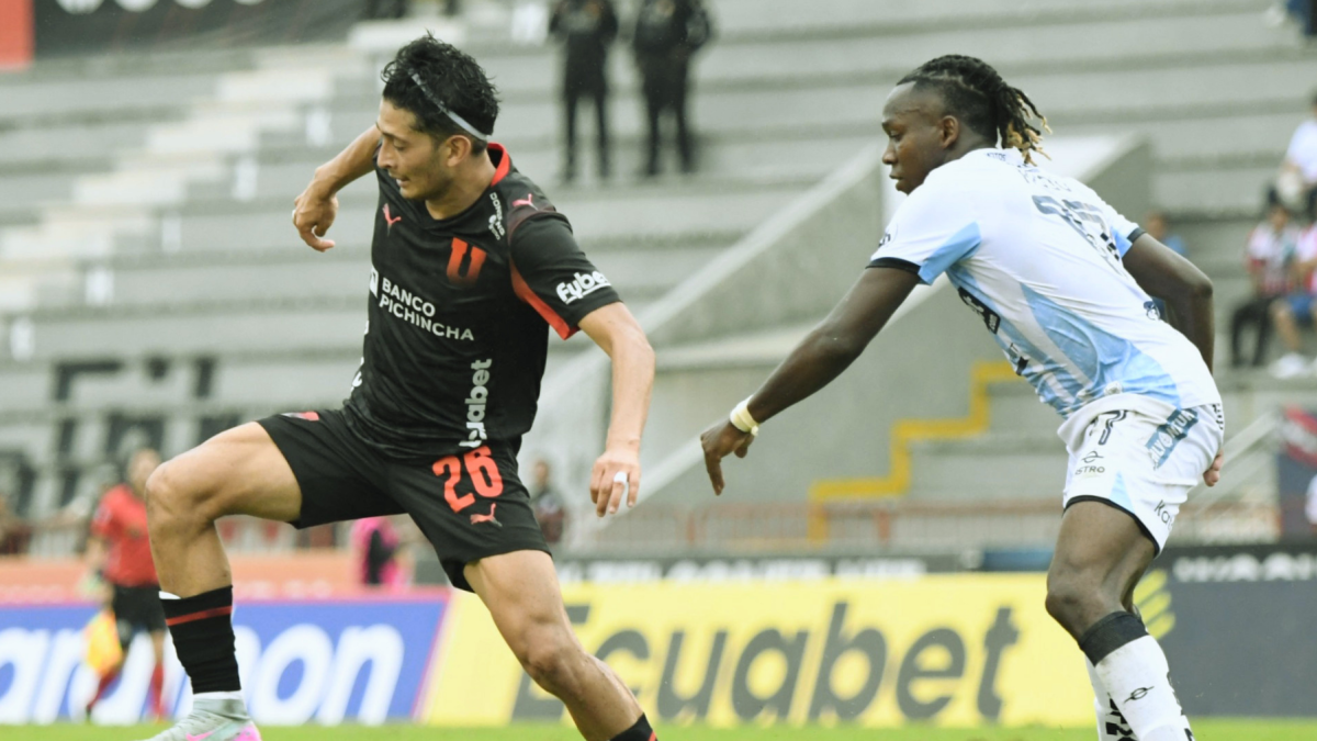 Frangoy Zambrano (i.), jugador de Liga de Quito.