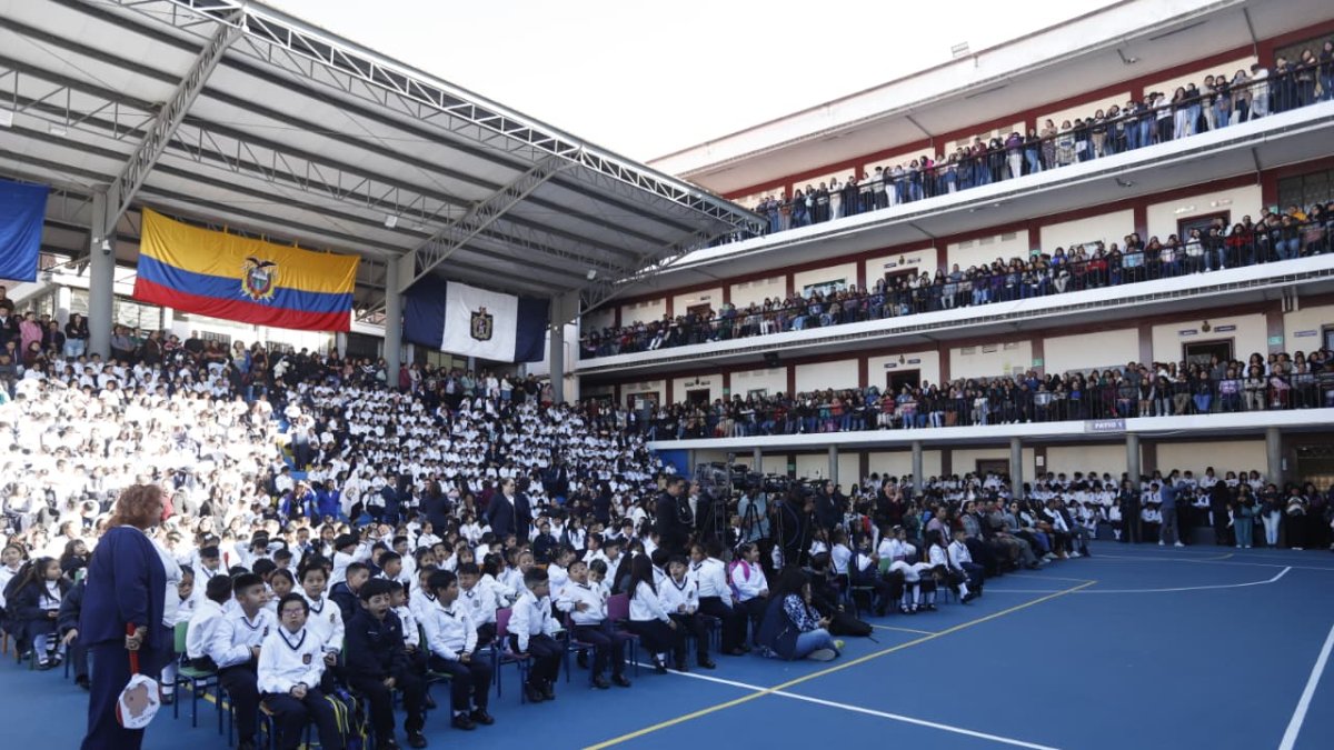 El año lectivo 2026-2027 inicia el 1 de septiembre en Sierra-Amazonía con más de 1,7 millones de estudiantes y un regreso escalonado.
