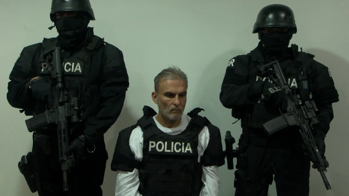 El exministro José Serrano fue deportado desde Estados Unidos a Ecuador.
