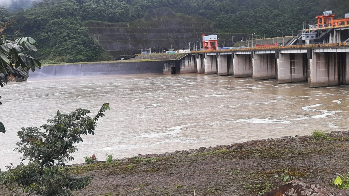 El aporte colombiano busca mitigar el déficit eléctrico en Ecuador.