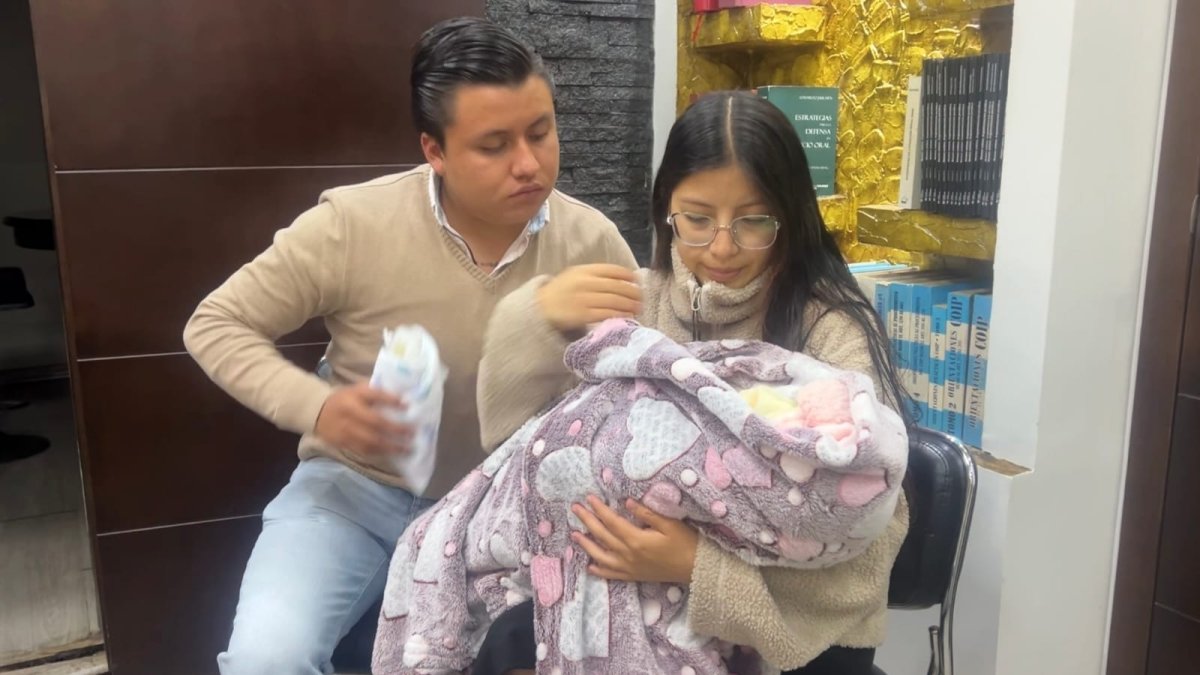 Los padres de la recién nacida buscan respuestas sobre las lesiones que presentó su hija durante sus primeras horas de vida en el Hospital Provincial General Docente de Riobamba.