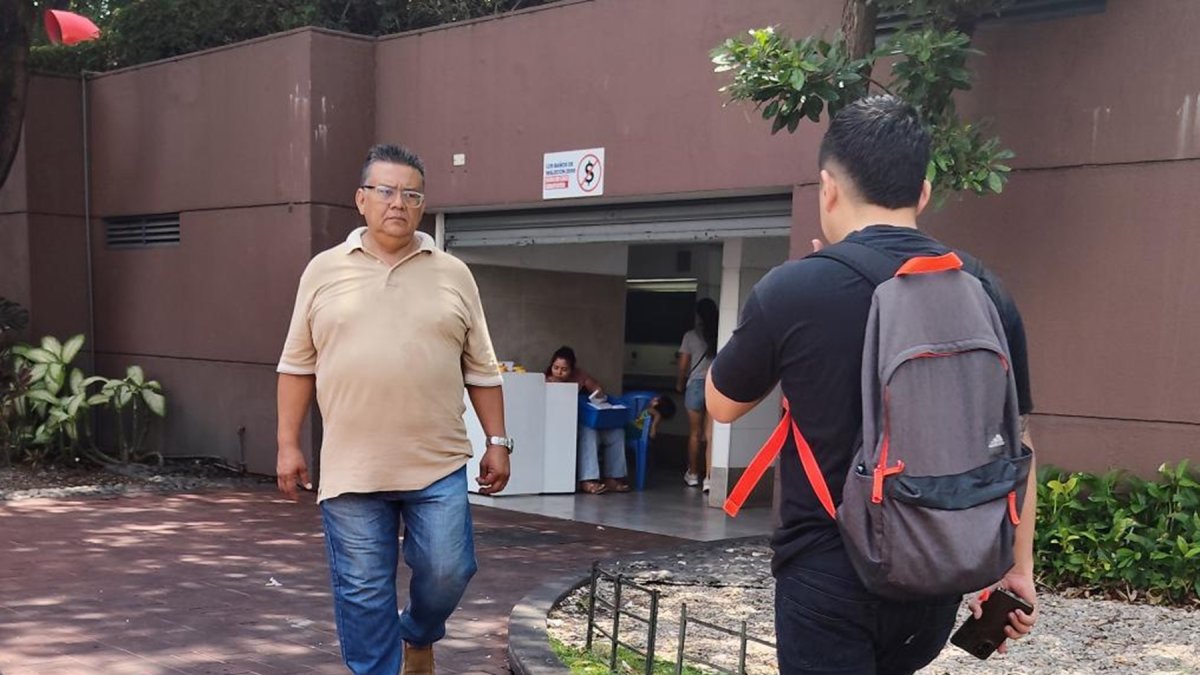 Usuarios en el interior del Malecón 2000, en el centro de Guayaquil.