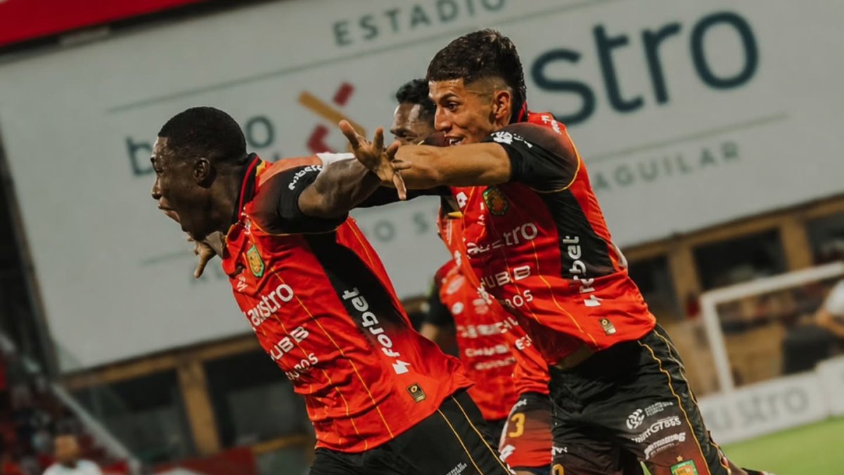Benalcázar ganó con el Cuenca, pero su corazón busca a su hermano desaparecido