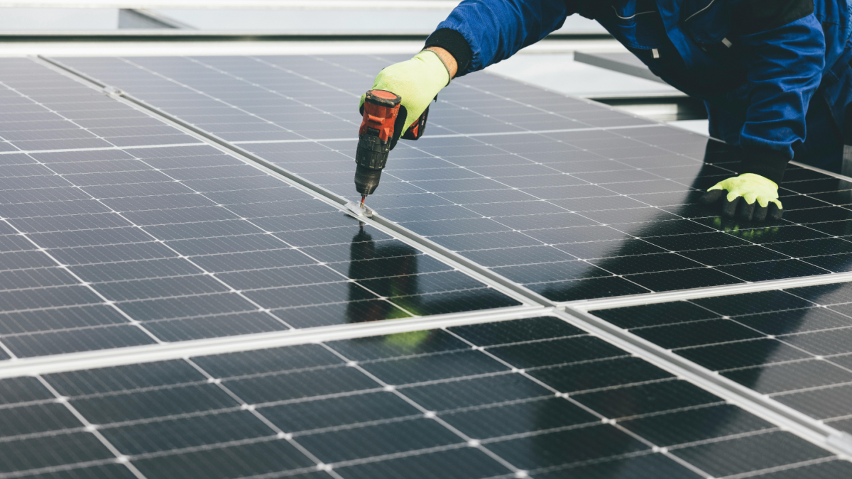 Referencial. Empresas ecuatorianas buscan incorporar generación propia para enfrentar la crisis eléctrica y reducir su dependencia del sistema.