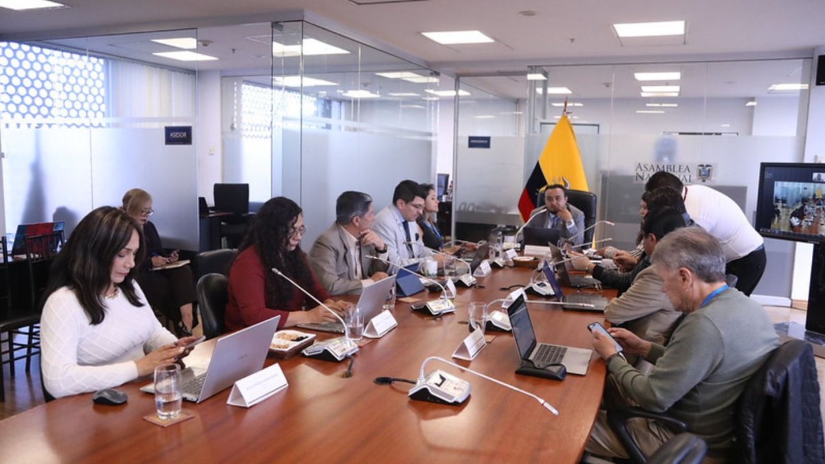 Asamblea. A la sesión, seis legisladores estuvieron presencialmente; el resto sesionó virtualmente.